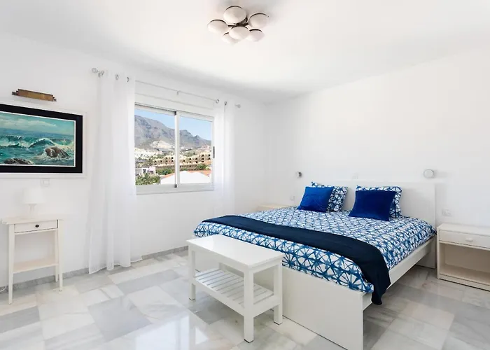 Home2book Stunning Sea Views Adeje, Wifi & Pool בית נופש *